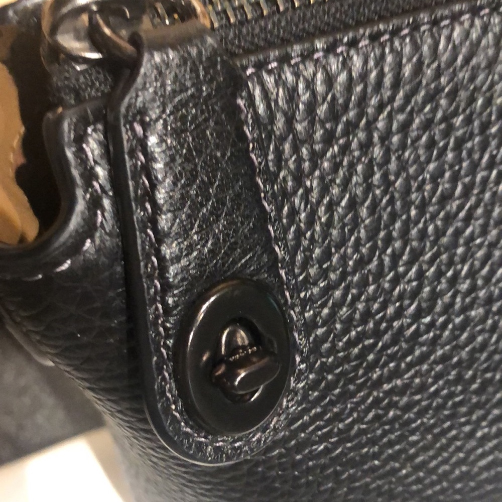 🛑SOLD🛑🖤Coach Black Turnlock Cara Satchel! - Picture 2 of 14